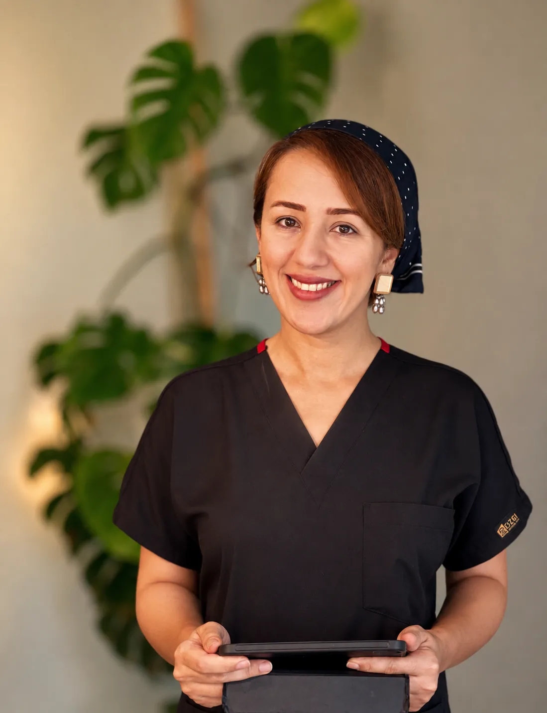 دکتر نیلوفر صادقی‌زاده، متخصص زنان، زایمان و زیبایی